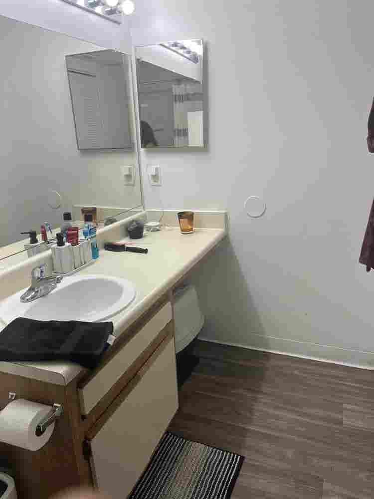 Master Bed/Bathroom near Downtown