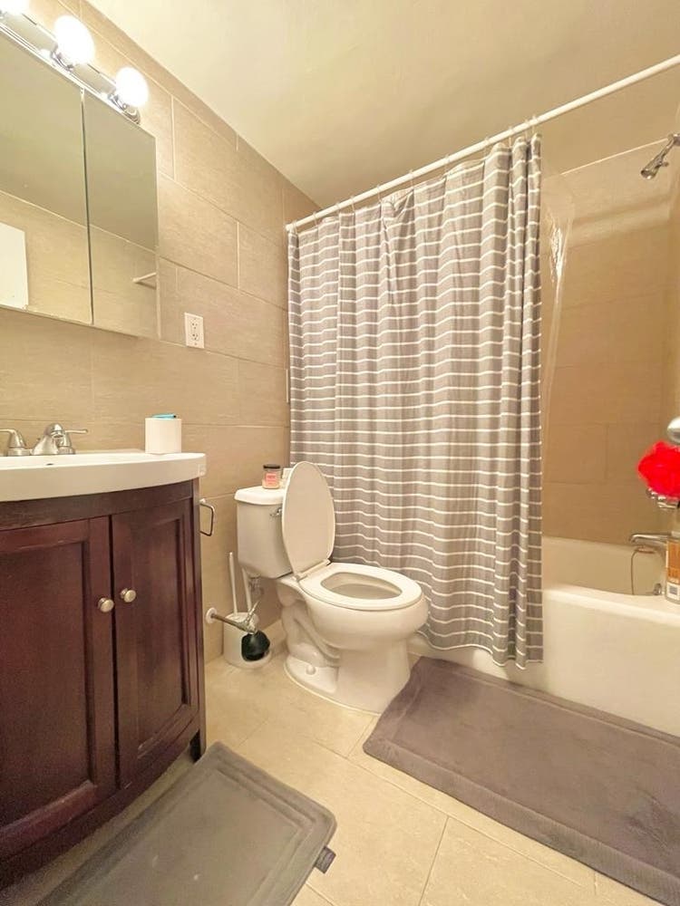 ✨Affordable Room in Midtown South✨