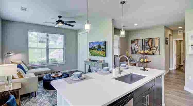 Looking for roommate-Franklin, TN