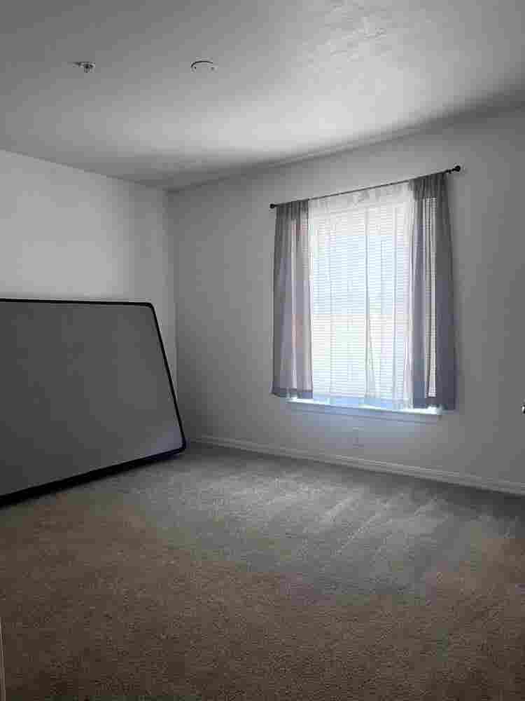 Looking for a Female Roommate