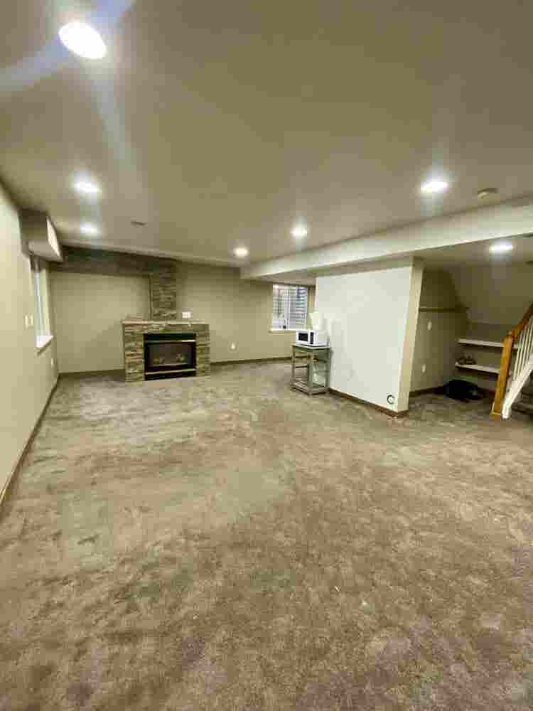 + SqFt Basement- Flex lease leng
