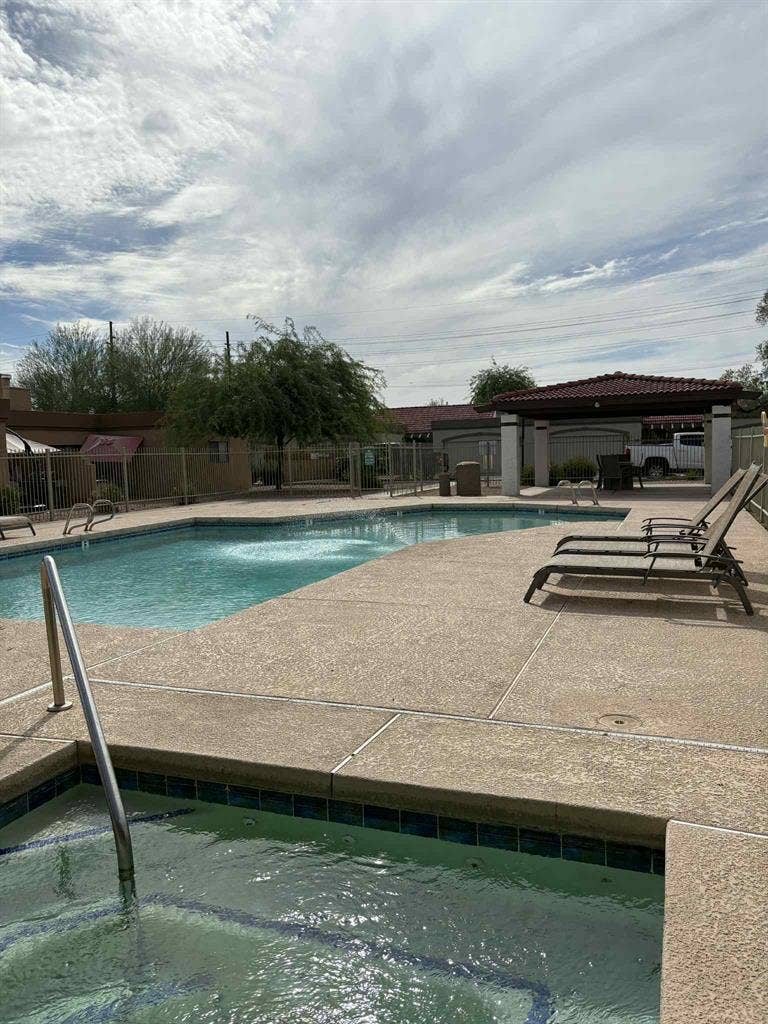 Tempe Townhouse Room for Rent :)