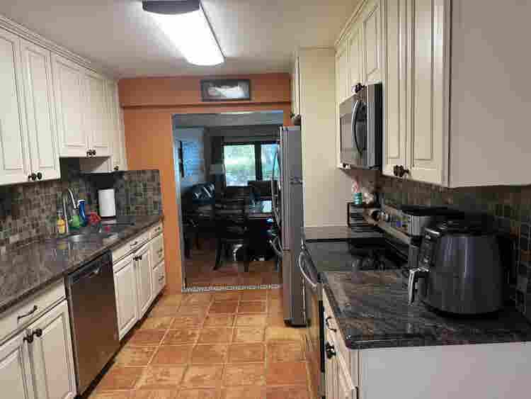 ROOM FOR RENT IN WESTON