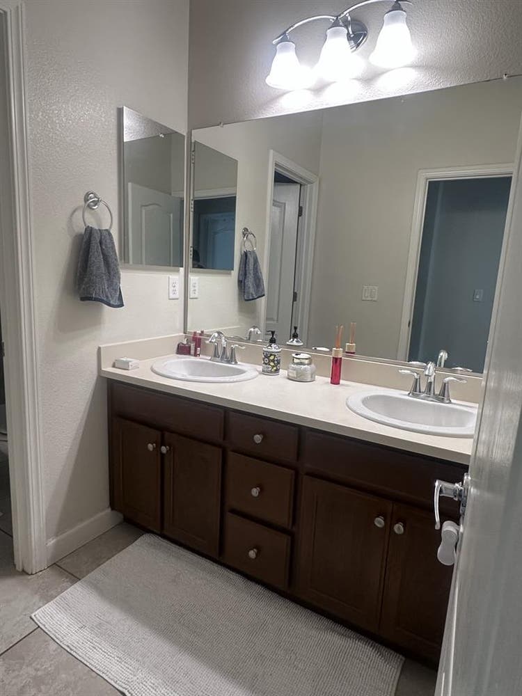Room available now- Bills included!