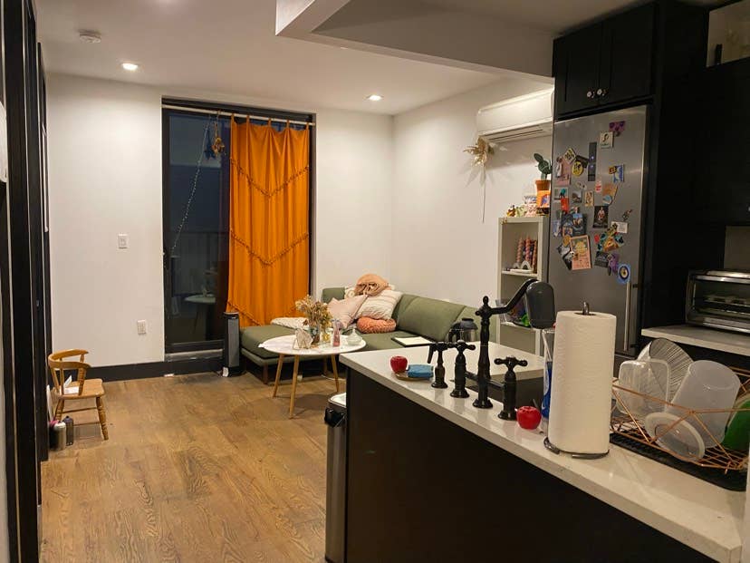 Need1 roommate for Nov 1st move in