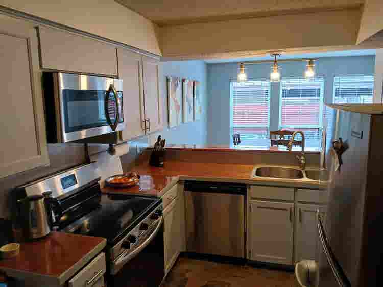 Private bed/bath utility included