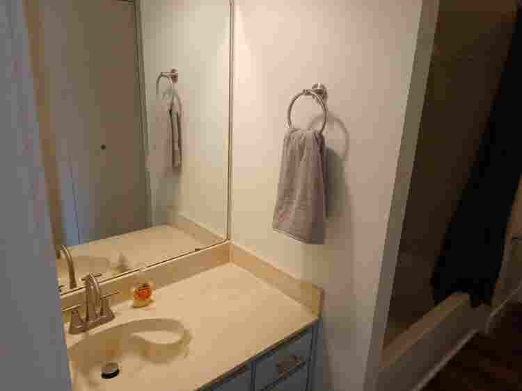 Private bed/bath utility included