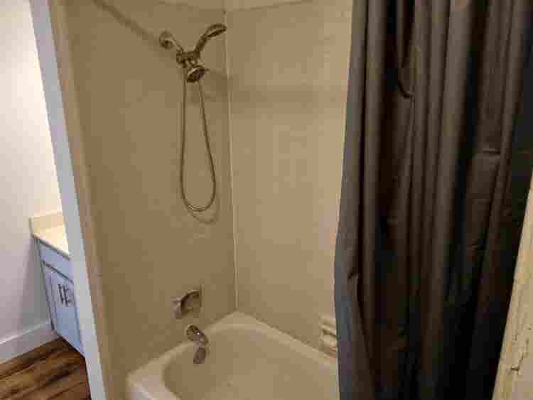 Private bed/bath utility included