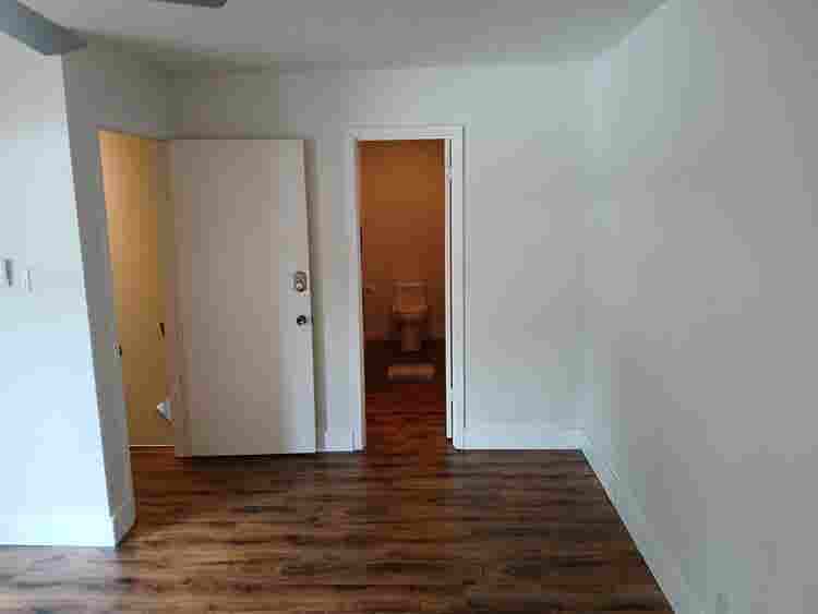 Private bed/bath utility included