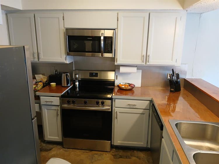 Private bed/bath utility included