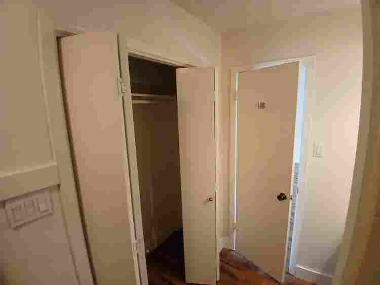 Private bed/bath utility included