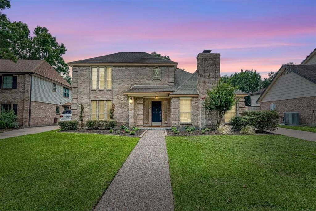 Looking for 1 roommate, great place