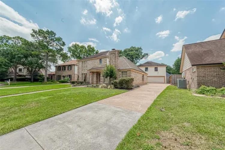 Looking for 1 roommate, great place