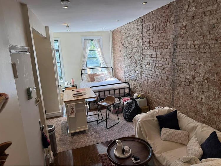 LARGE STUDIO FOR LEASE