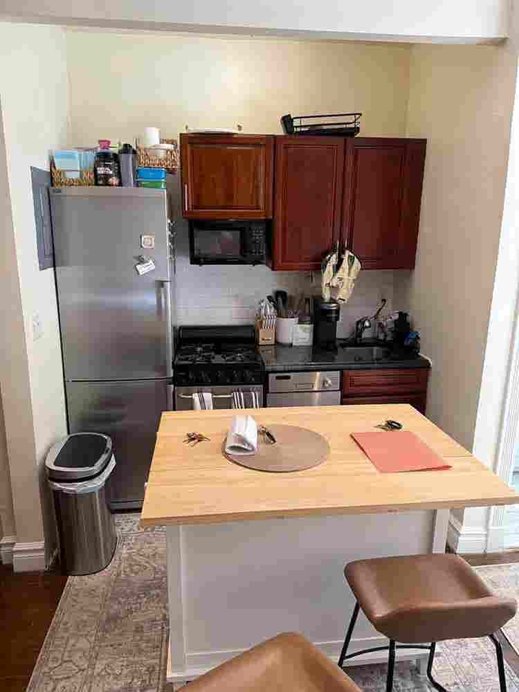 LARGE STUDIO FOR LEASE