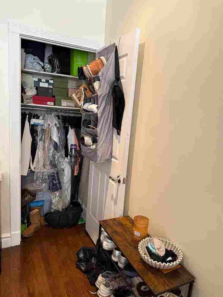 LARGE STUDIO FOR LEASE