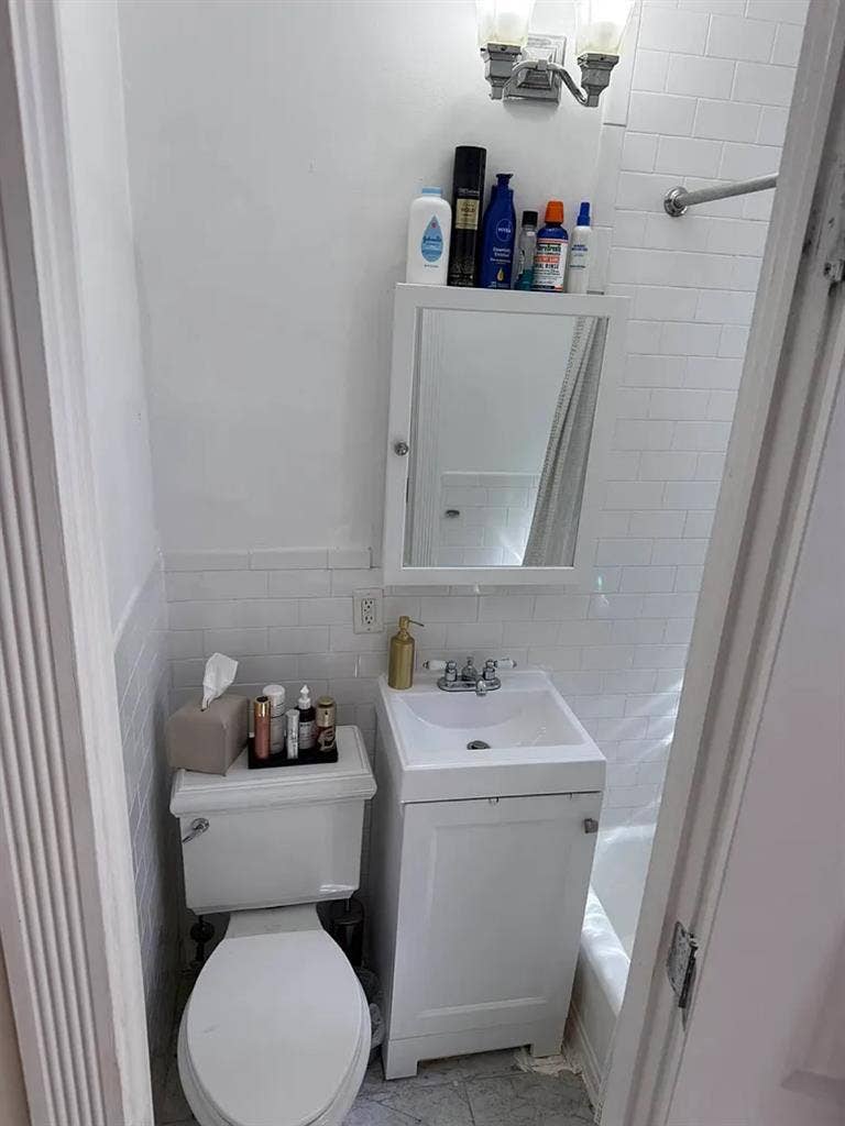 LARGE STUDIO FOR LEASE