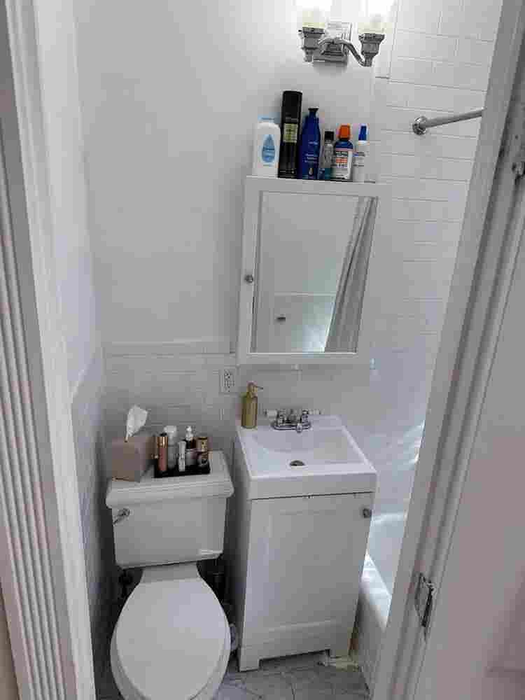 LARGE STUDIO FOR LEASE