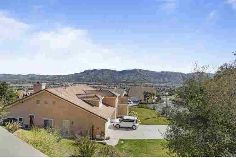 Private Room + Large Balcony