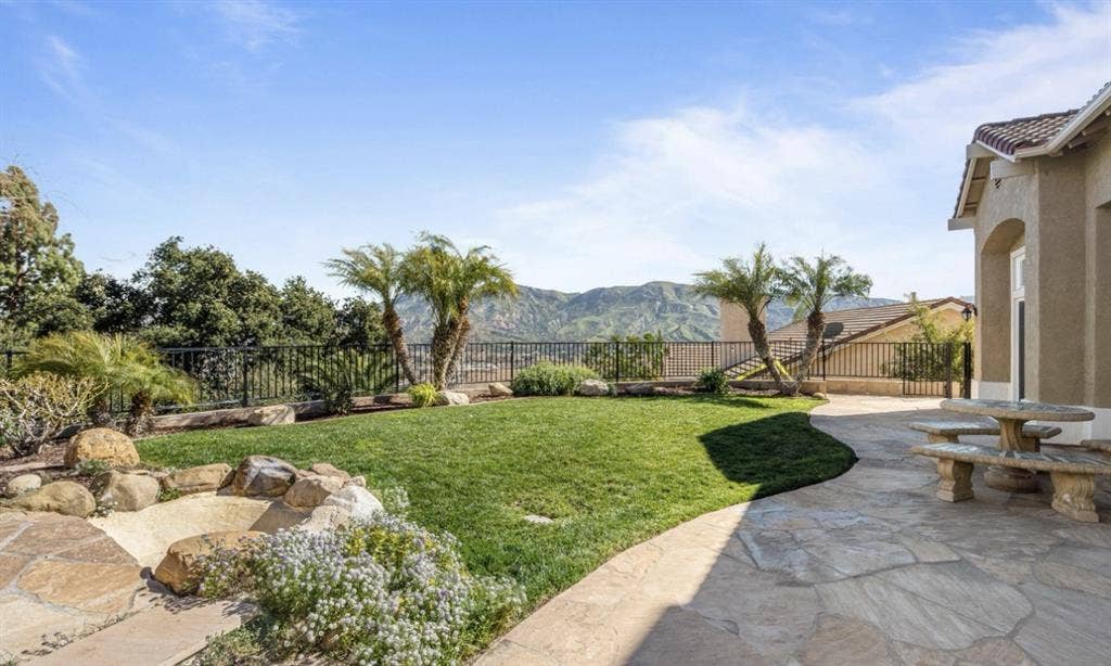 Private Room + Large Balcony