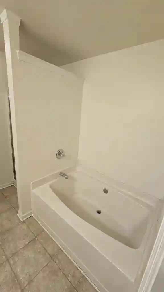 Master suite for rent in townhouse