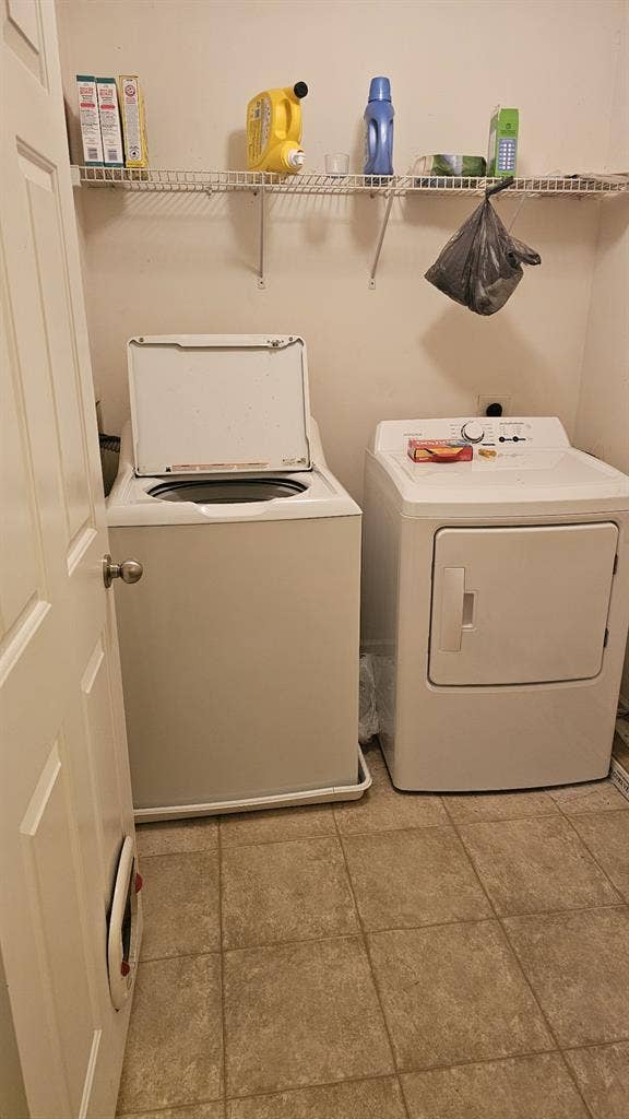 Master suite for rent in townhouse