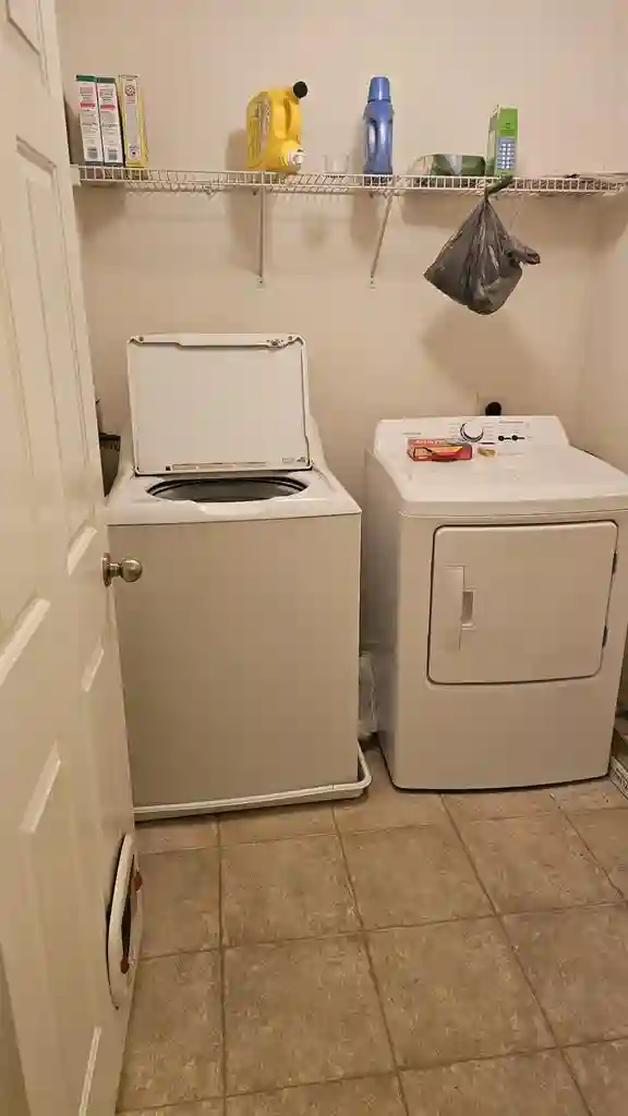 Master suite for rent in townhouse