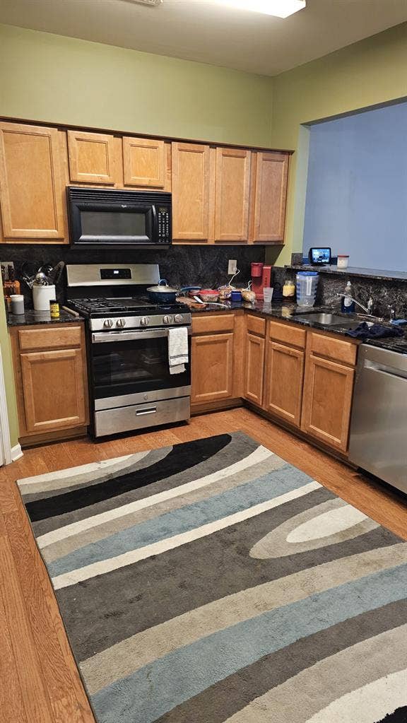 Master suite for rent in townhouse