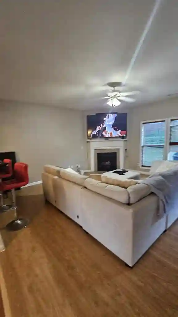 Master suite for rent in townhouse