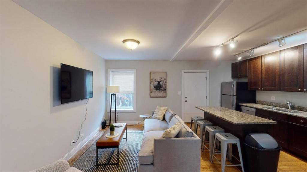 1 BR in Chicago