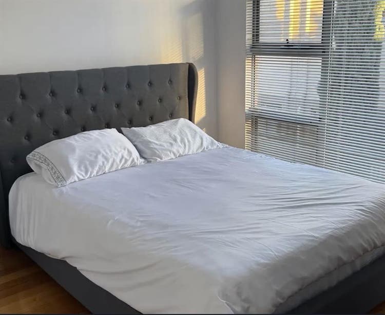 ROOM WITH PRIVATE BATHROOM