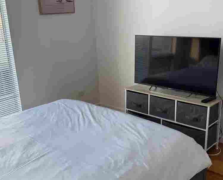 ROOM WITH PRIVATE BATHROOM