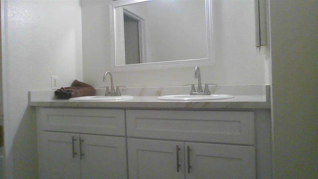 Female roommate wanted