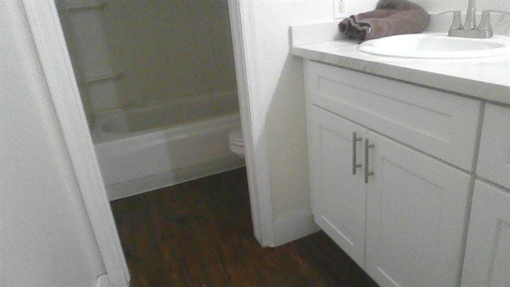 Female roommate wanted