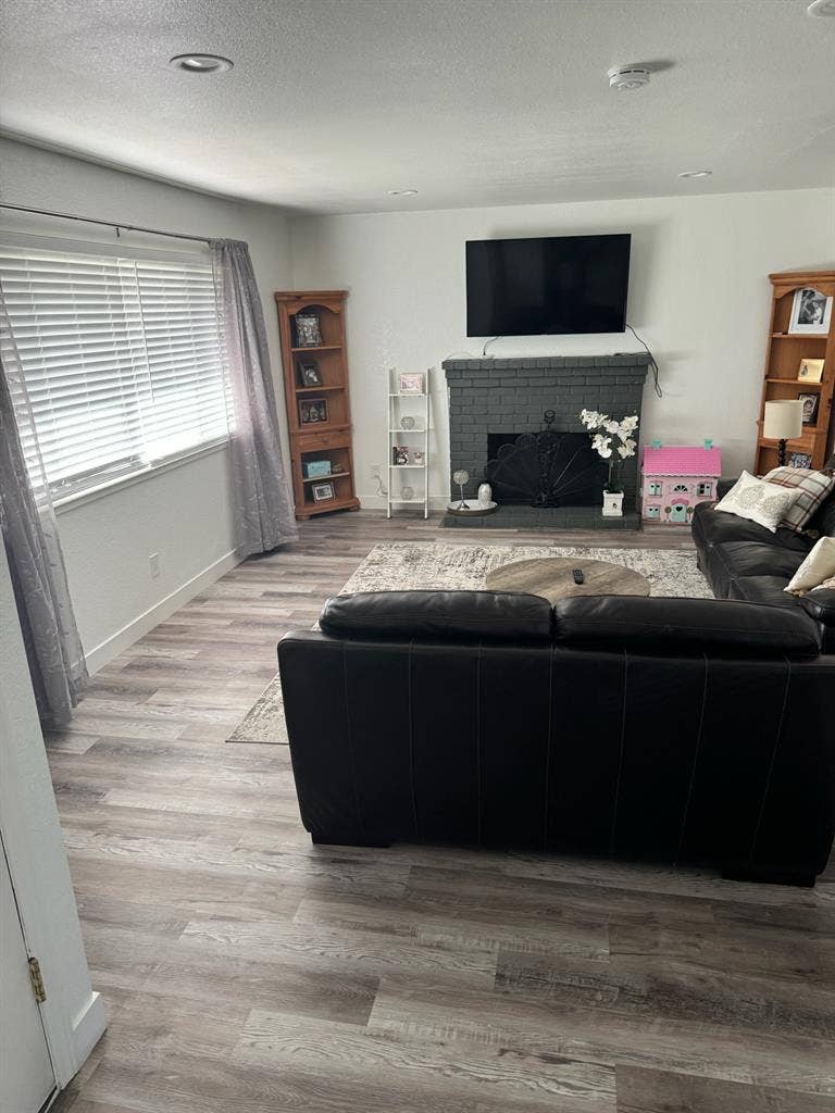 ✨️MASTER BEDROOM W// PRIVATE BATH✨️