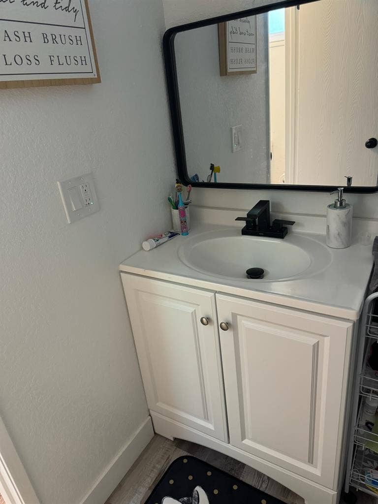 ✨️MASTER BEDROOM W// PRIVATE BATH✨️