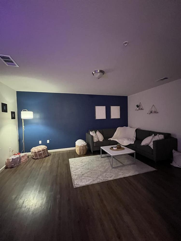 Big townhouse one room for rent!