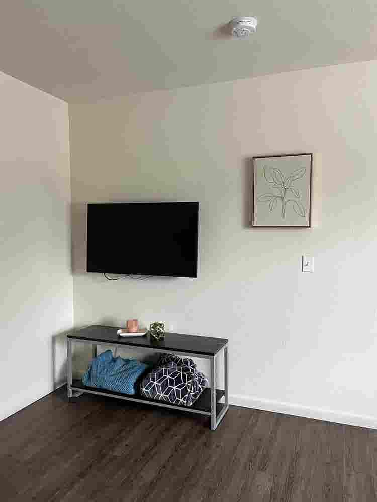 Big townhouse one room for rent!