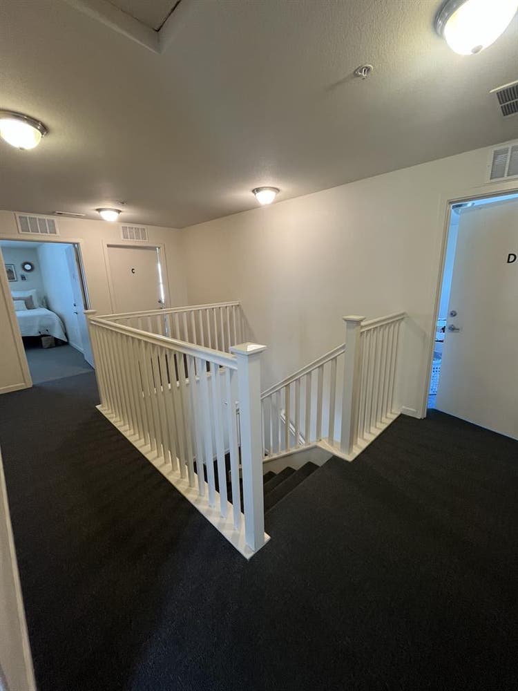 Big townhouse one room for rent!