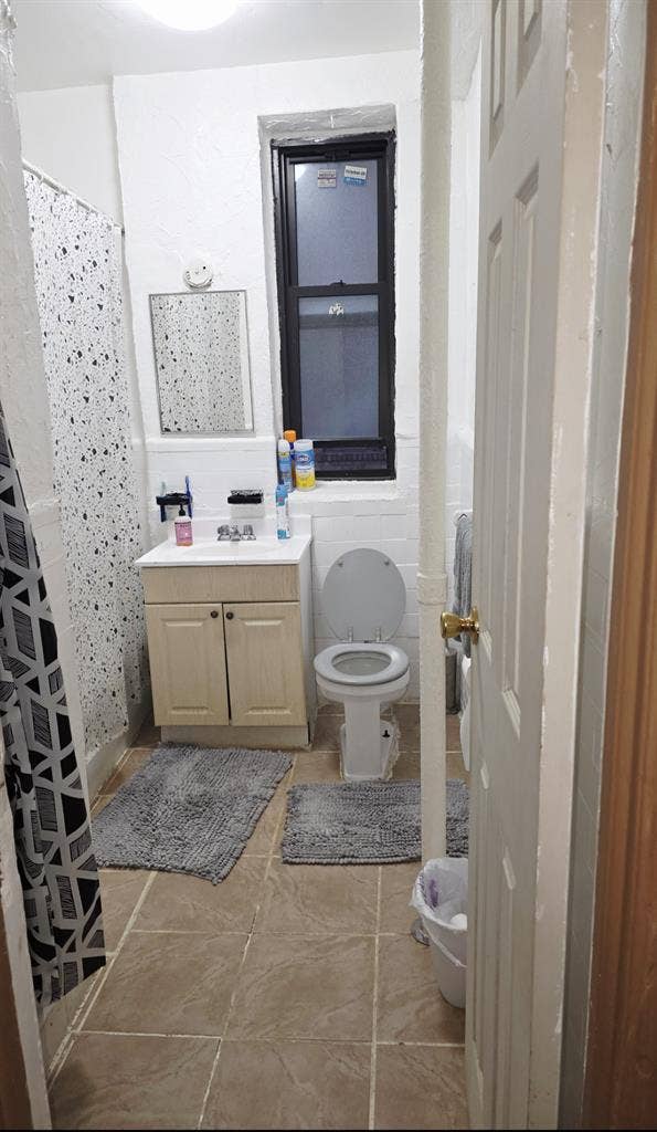 Looking for a Roommate