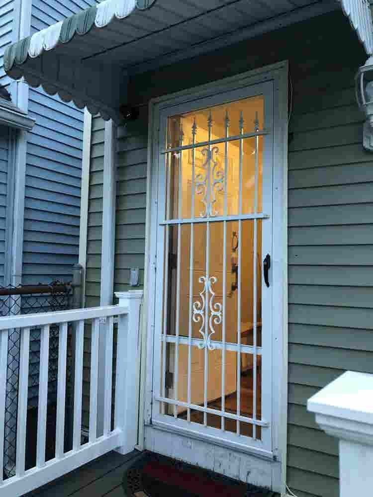 Looking for a male roommate