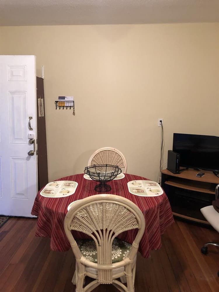 Looking for a male roommate