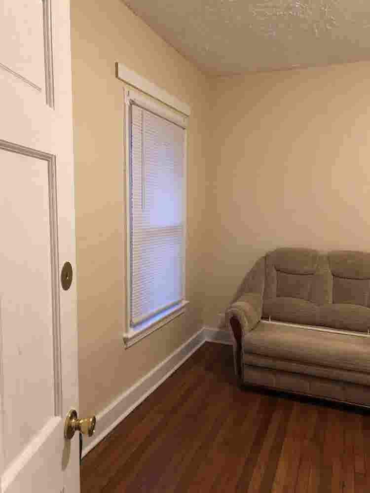 Looking for a male roommate