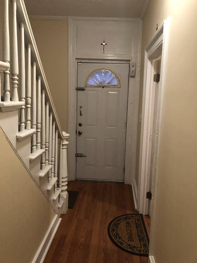 Looking for a male roommate