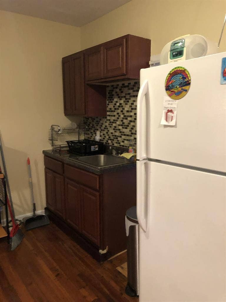 Looking for a male roommate