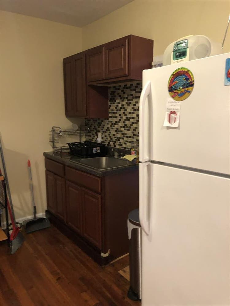 Looking for a male roommate