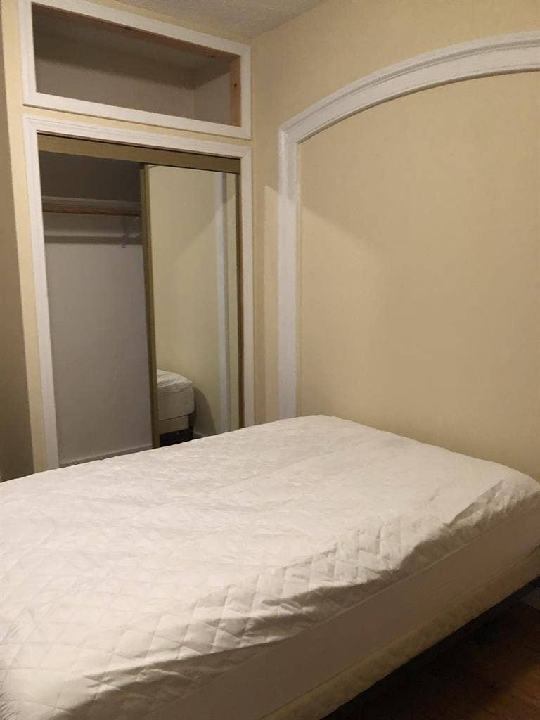 Looking for a male roommate