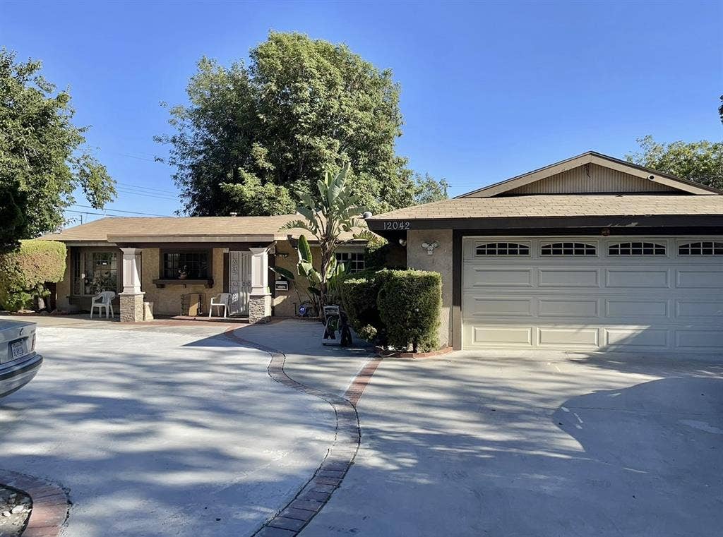 City Outside. Tranquility Inside