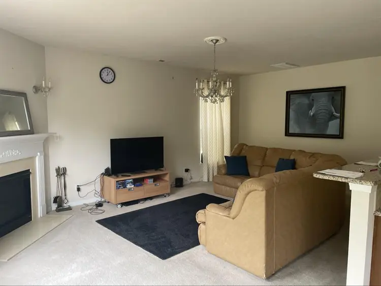 Room w shared bath utilities incl