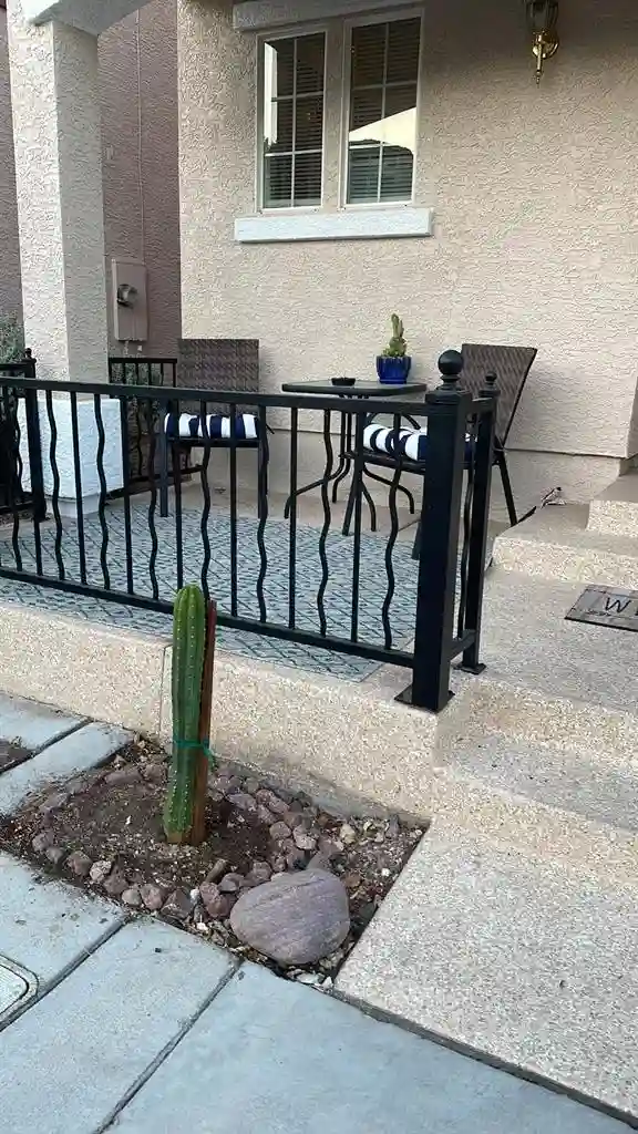 Looking for temp female roommate